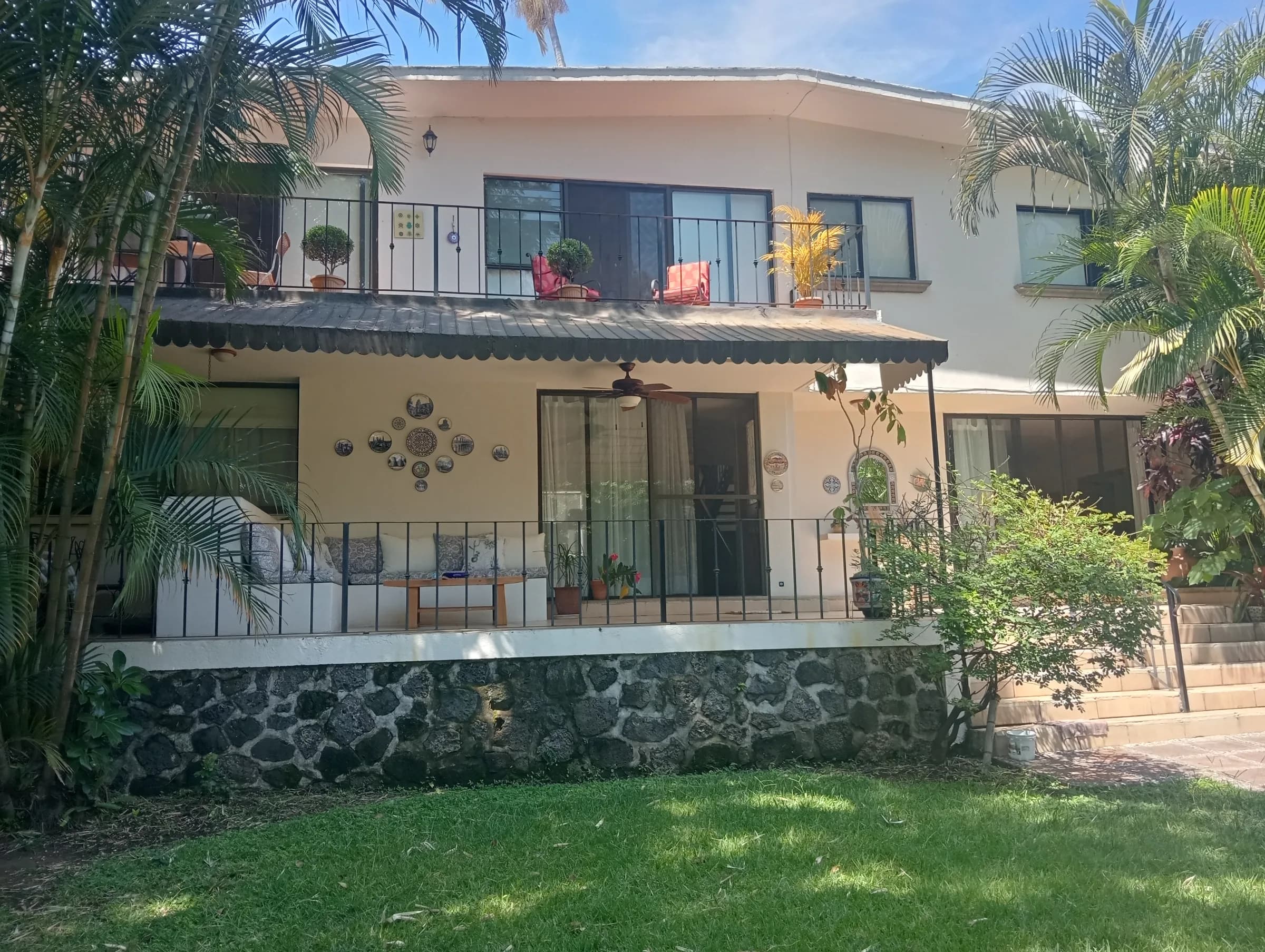 🚨CASA SOLA ¡OPORTUNIDAD! ESTILO MODERNO EN LOMAS DE ATZINGO CUERNAVACA — foto 1 de 36