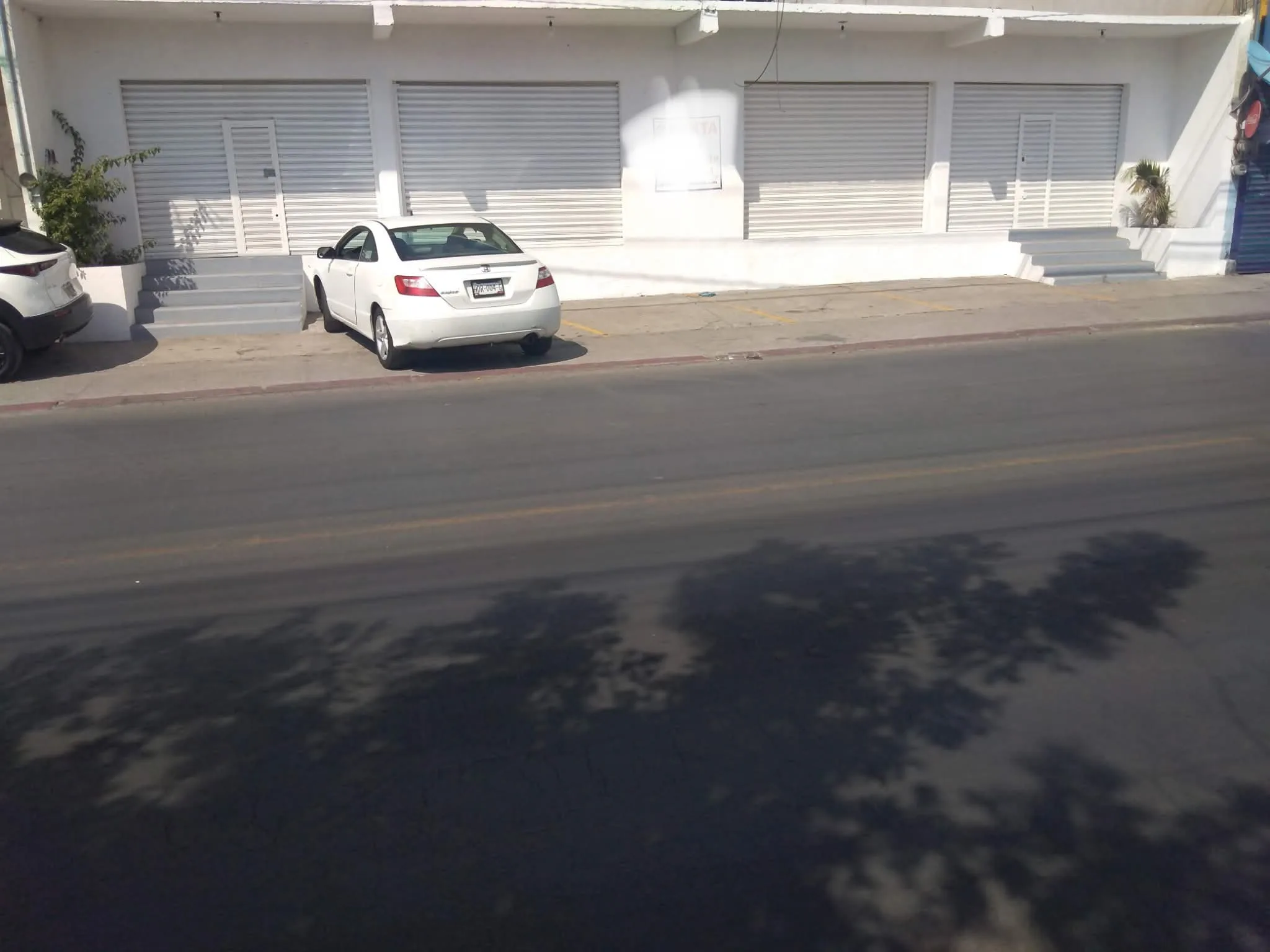 LOCALES COMERCIALES CON CASA INCLUIDA EN AVENIDA PRINCIPAL CIVAC