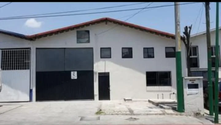 BODEGA GRANDE EN EL PARQUE INDUSTRIAL DE CIVAC JIUTEPEC MORELOS